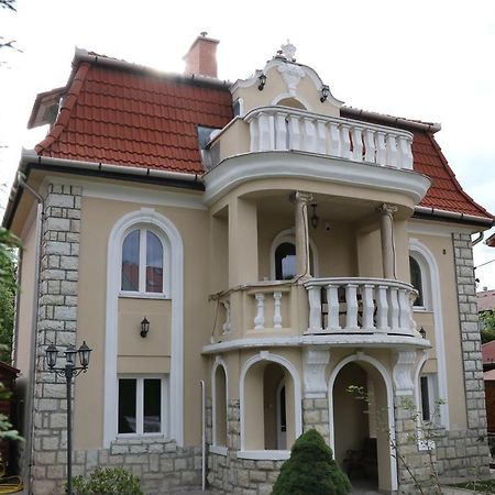 Aradi Vendégház Miskolc Esterno foto
